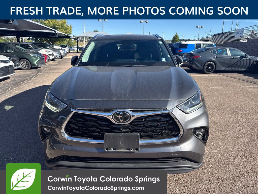 Used 2023 Toyota Highlander Limited AWD/4WD image 2
