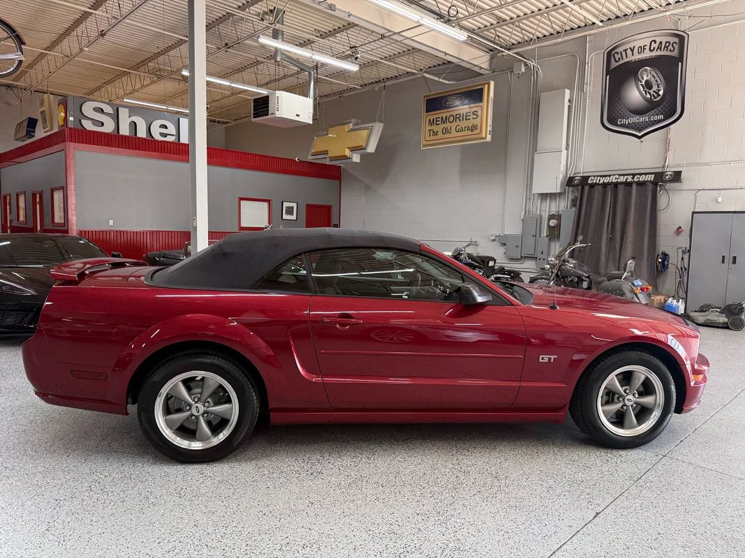 Used 2005 Ford Mustang GT RWD image 10