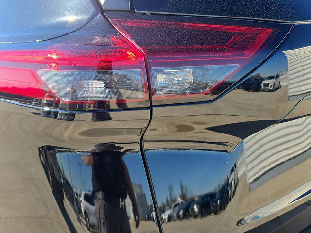 Used 2023 Nissan Rogue S AWD/4WD image 36