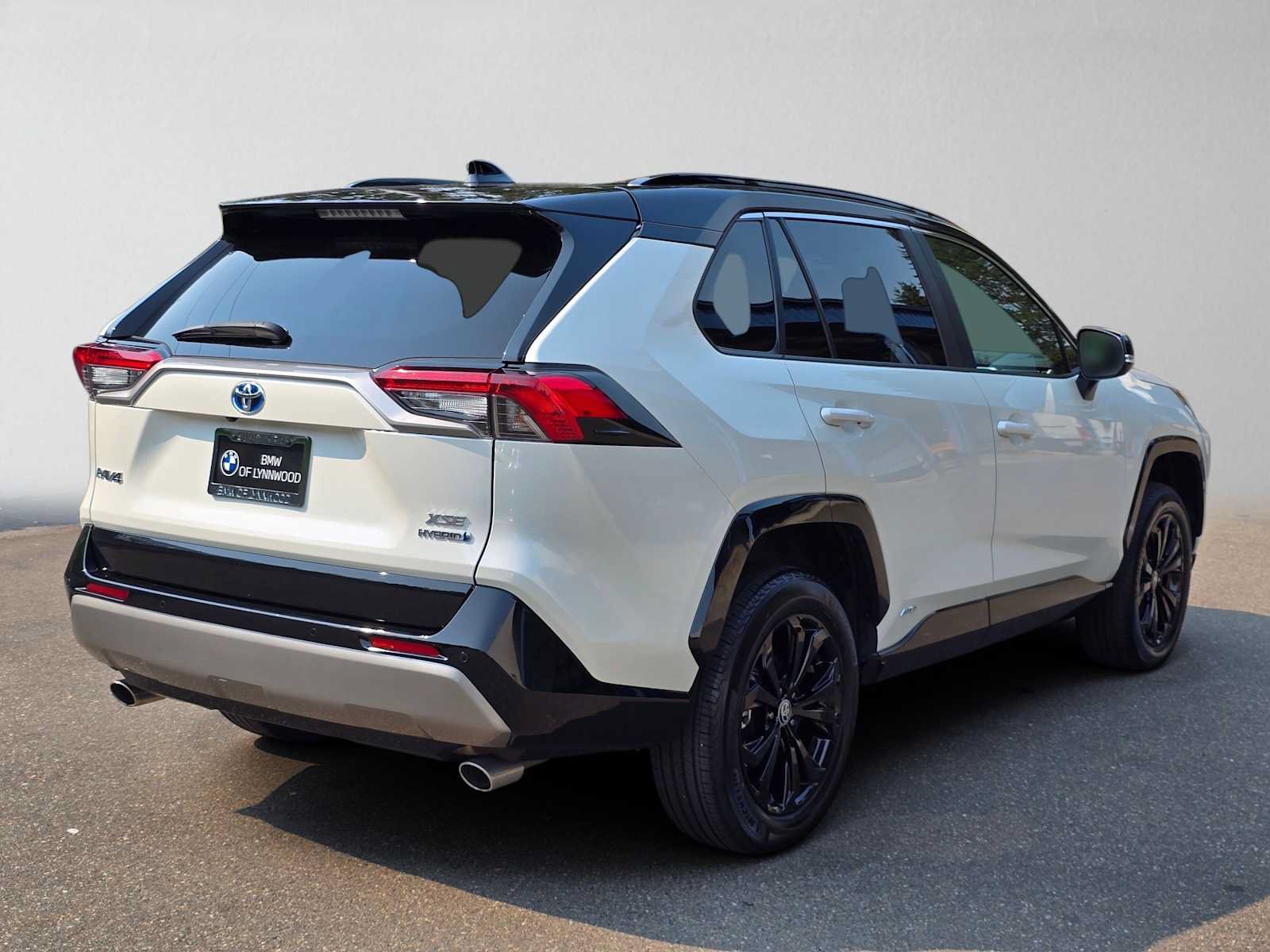 Used 2022 Toyota RAV4 XSE AWD/4WD image 3