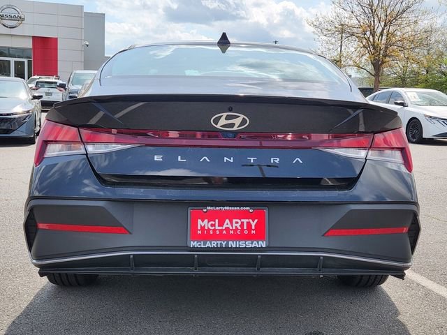 Used 2025 Hyundai Elantra Sport image 6
