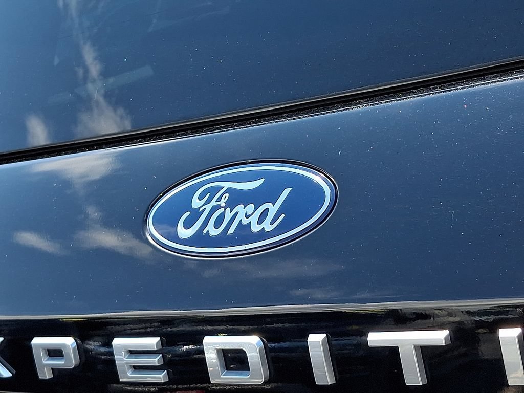 Used 2025 Ford Expedition Platinum AWD/4WD image 32