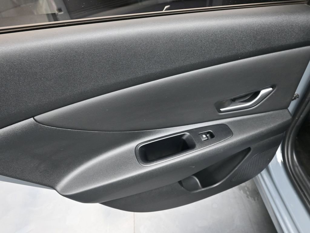 Certified 2021 Hyundai Elantra Limited image 22