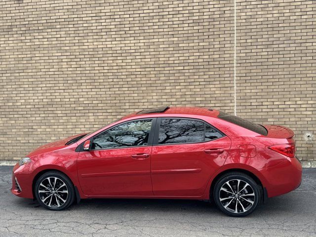 Used 2018 Toyota Corolla XSE image 29