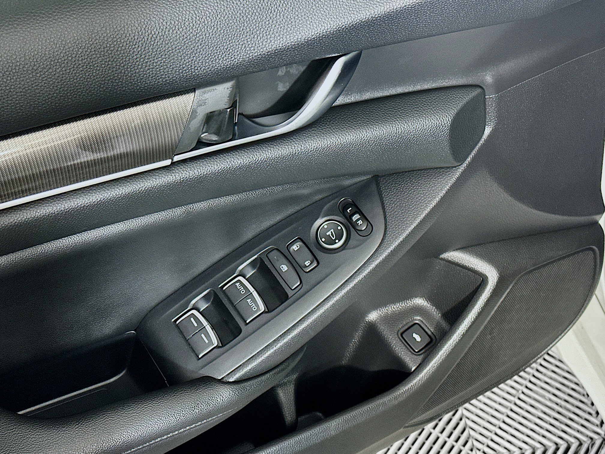 Used 2019 Honda Accord Sport image 15