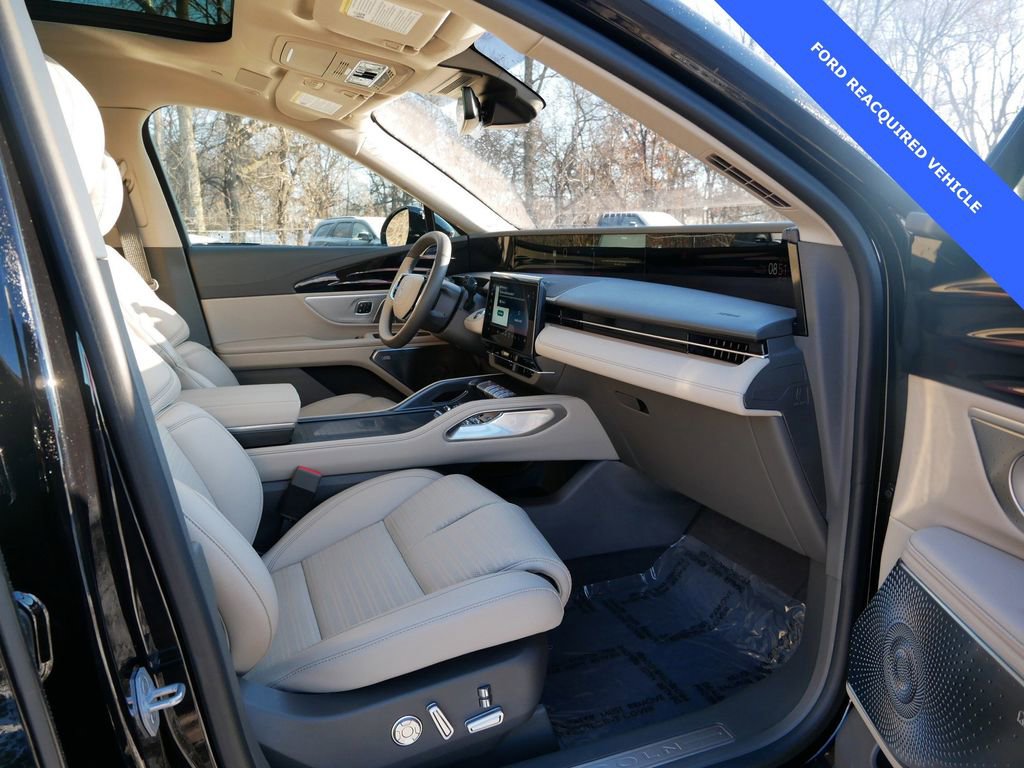 Used 2025 Lincoln Nautilus Reserve image 8