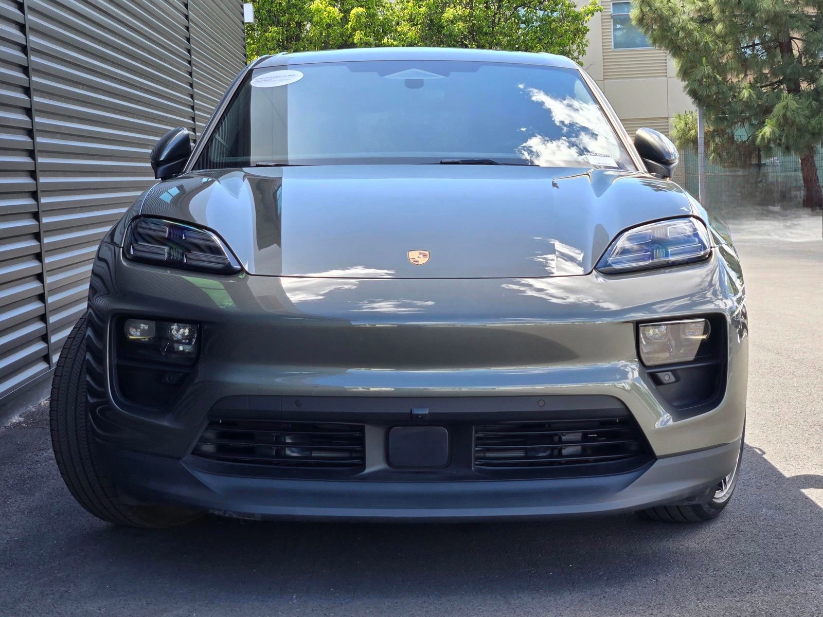 Certified 2025 Porsche Macan 4 Electric AWD/4WD image 10