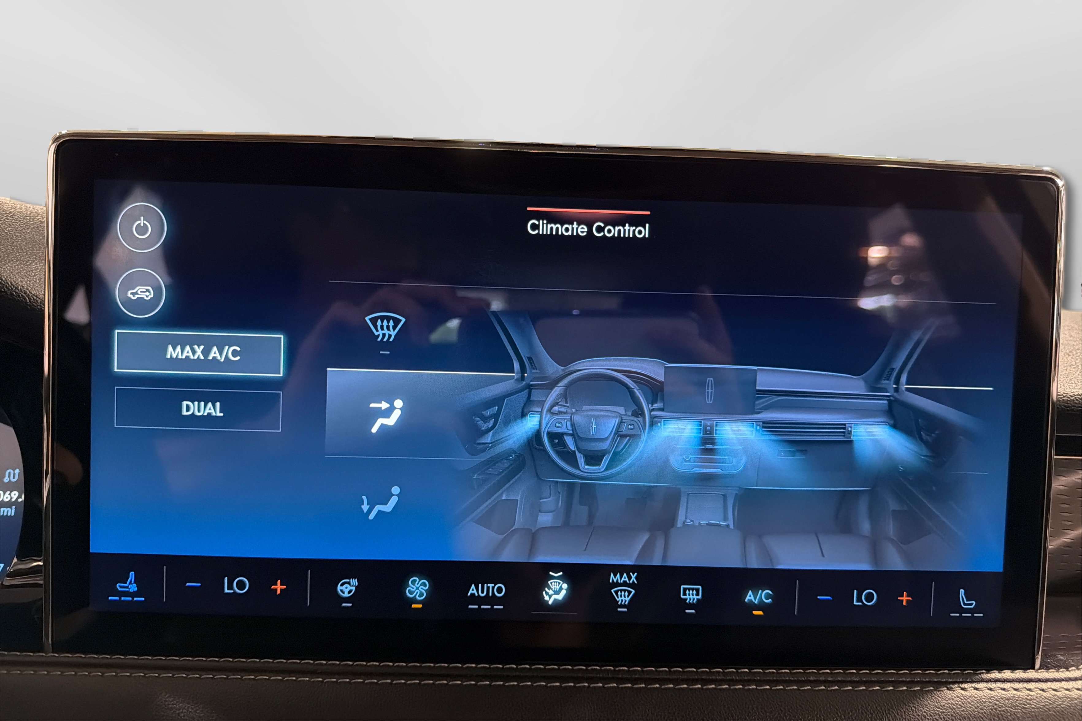 Used 2023 Lincoln Corsair Reserve w/ Equipment Group 201A AWD/4WD image 31