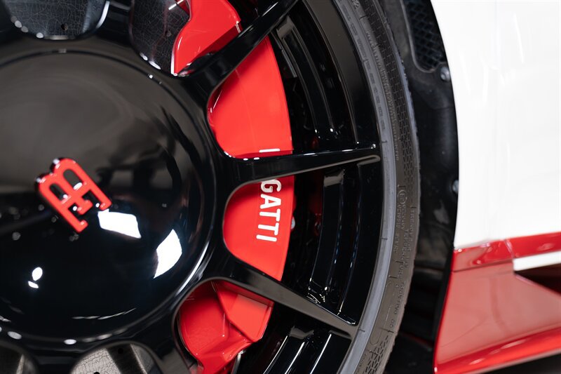 Used 2024 Bugatti Chiron Super Sport AWD/4WD image 18
