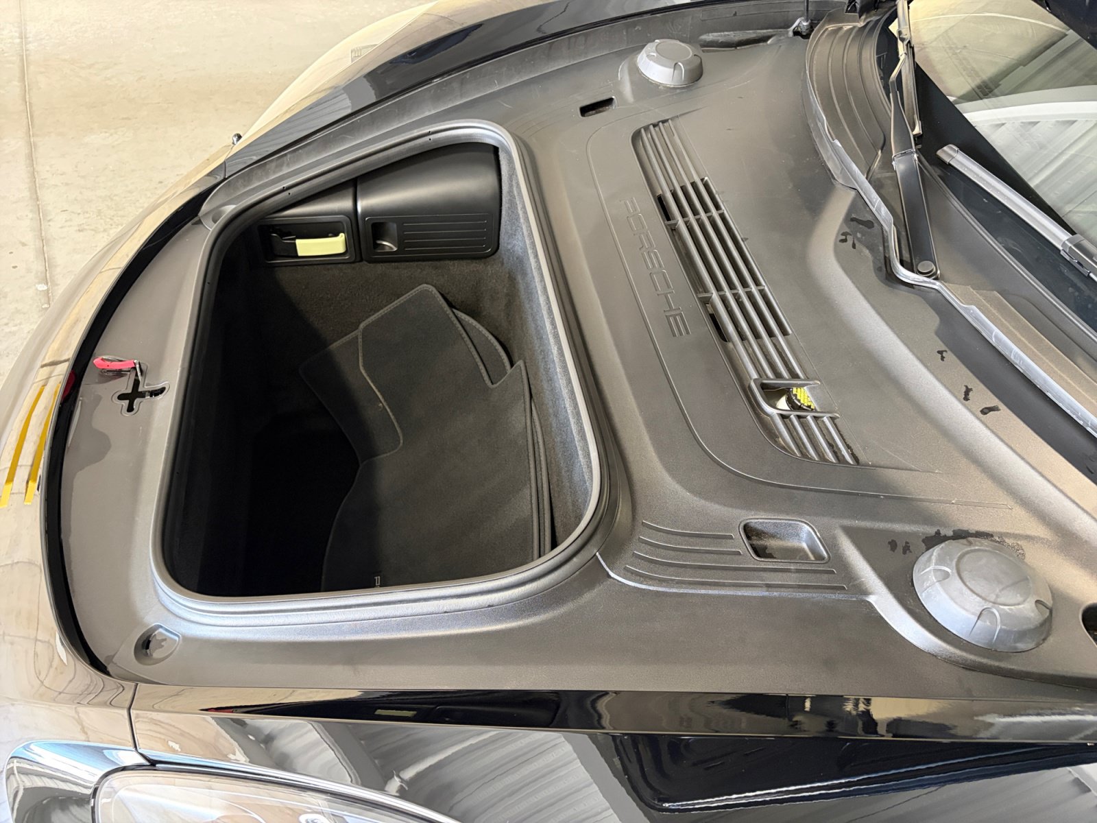 Certified 2025 Porsche 718 Boxster S RWD image 30