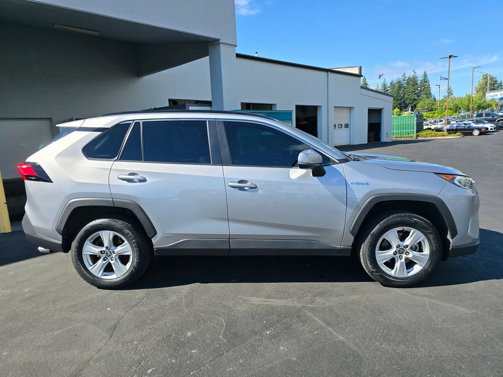 Used 2021 Toyota RAV4 XLE AWD/4WD image 3