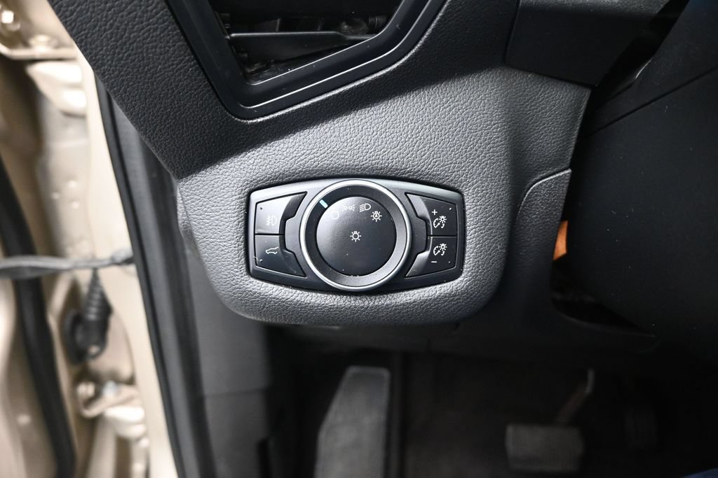 Certified 2017 Ford Escape SE w/ Equipment Group 201A FWD image 13