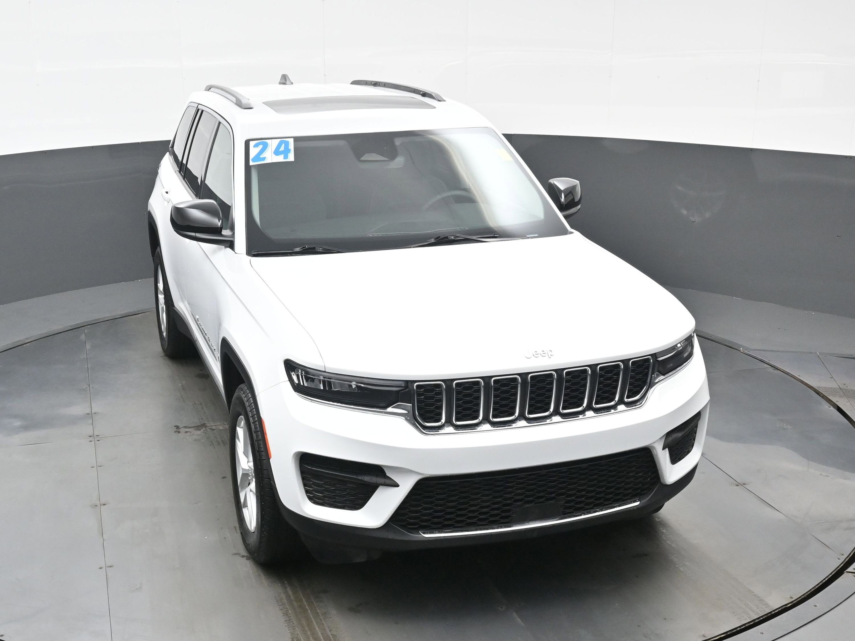 Used 2024 Jeep Grand Cherokee Laredo X image 41