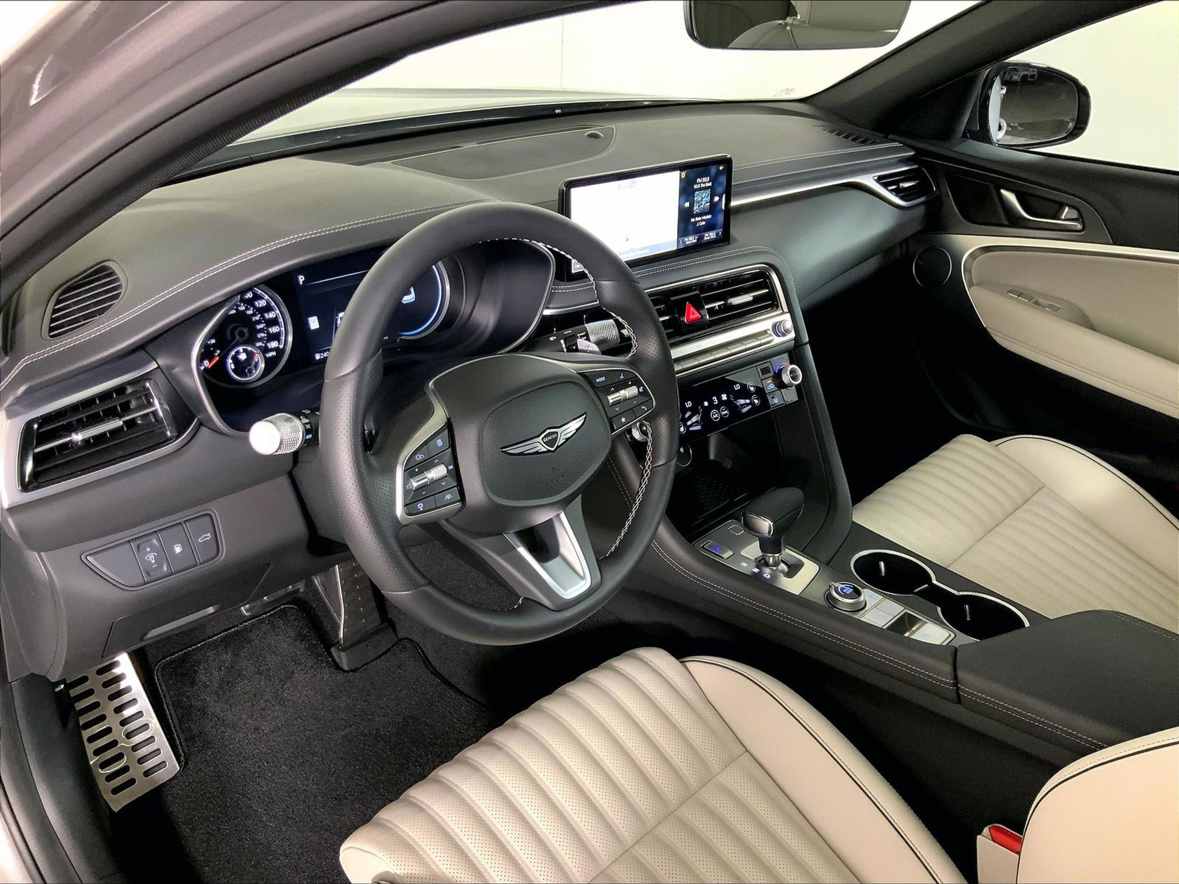 Used 2024 Genesis G70 3.3T Advanced RWD image 4