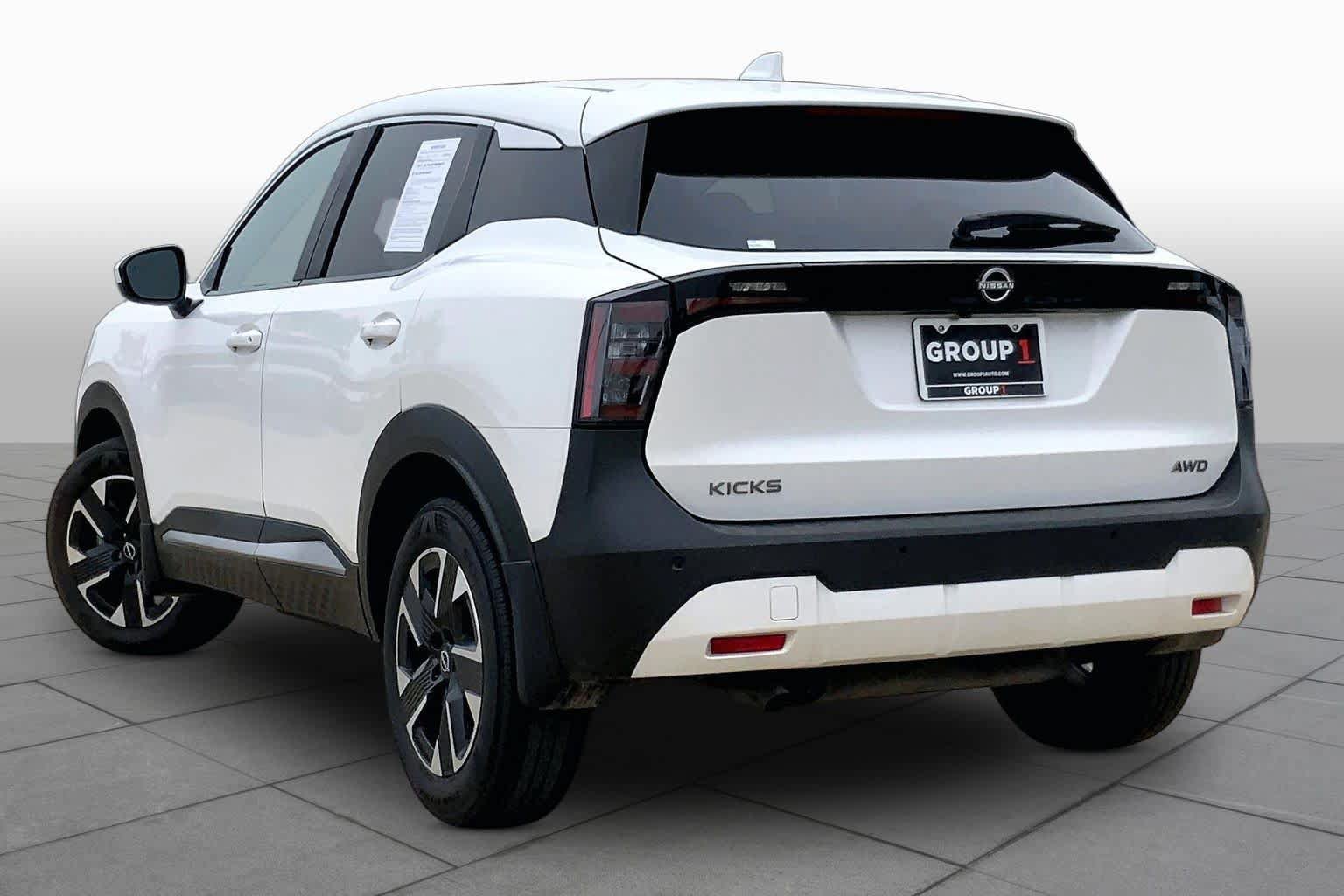 Used 2025 Nissan Kicks SV AWD/4WD image 23