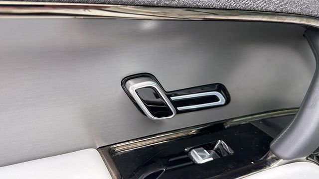 Used 2025 Land Rover Range Rover Sport SE image 26