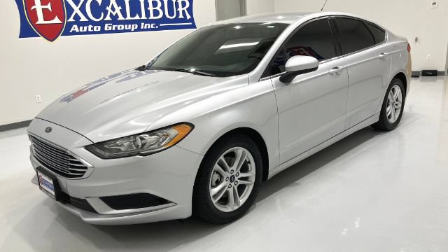 Used 2018 Ford Fusion SE w/ Fusion SE Technology Package FWD image 13