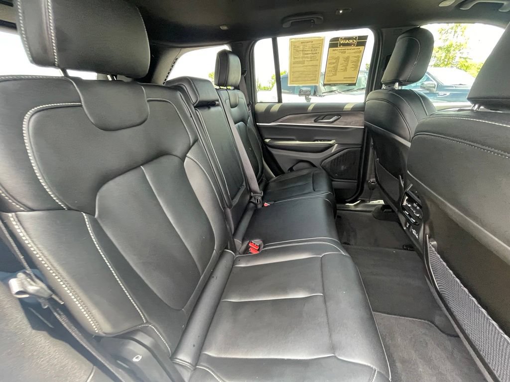 Used 2024 Jeep Grand Cherokee Limited AWD/4WD image 27