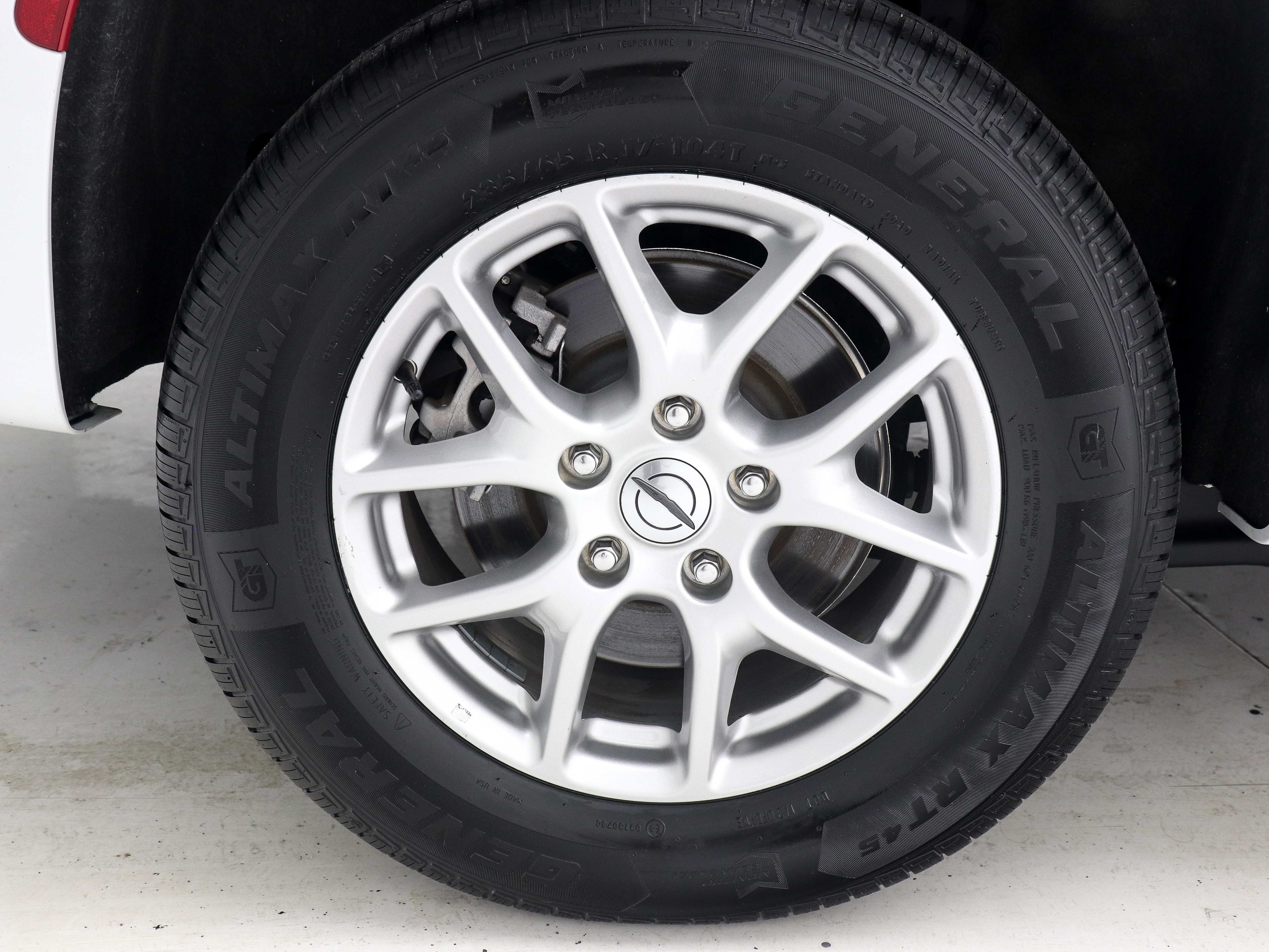 Used 2023 Chrysler Voyager LX FWD image 37