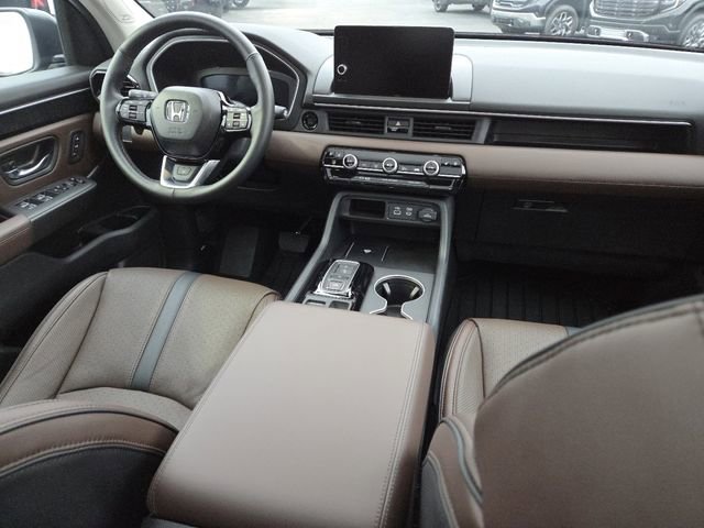 Used 2025 Honda Pilot Elite image 32