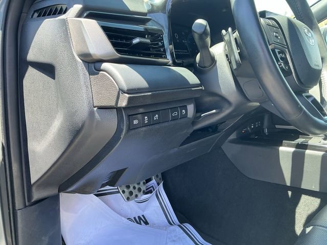 Used 2025 Toyota Camry XSE FWD image 31