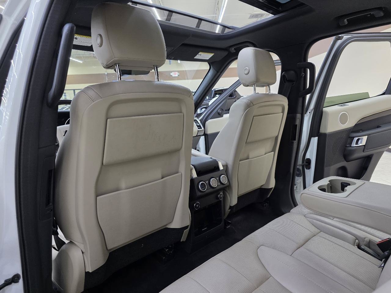 Used 2019 Land Rover Discovery SE AWD/4WD image 27