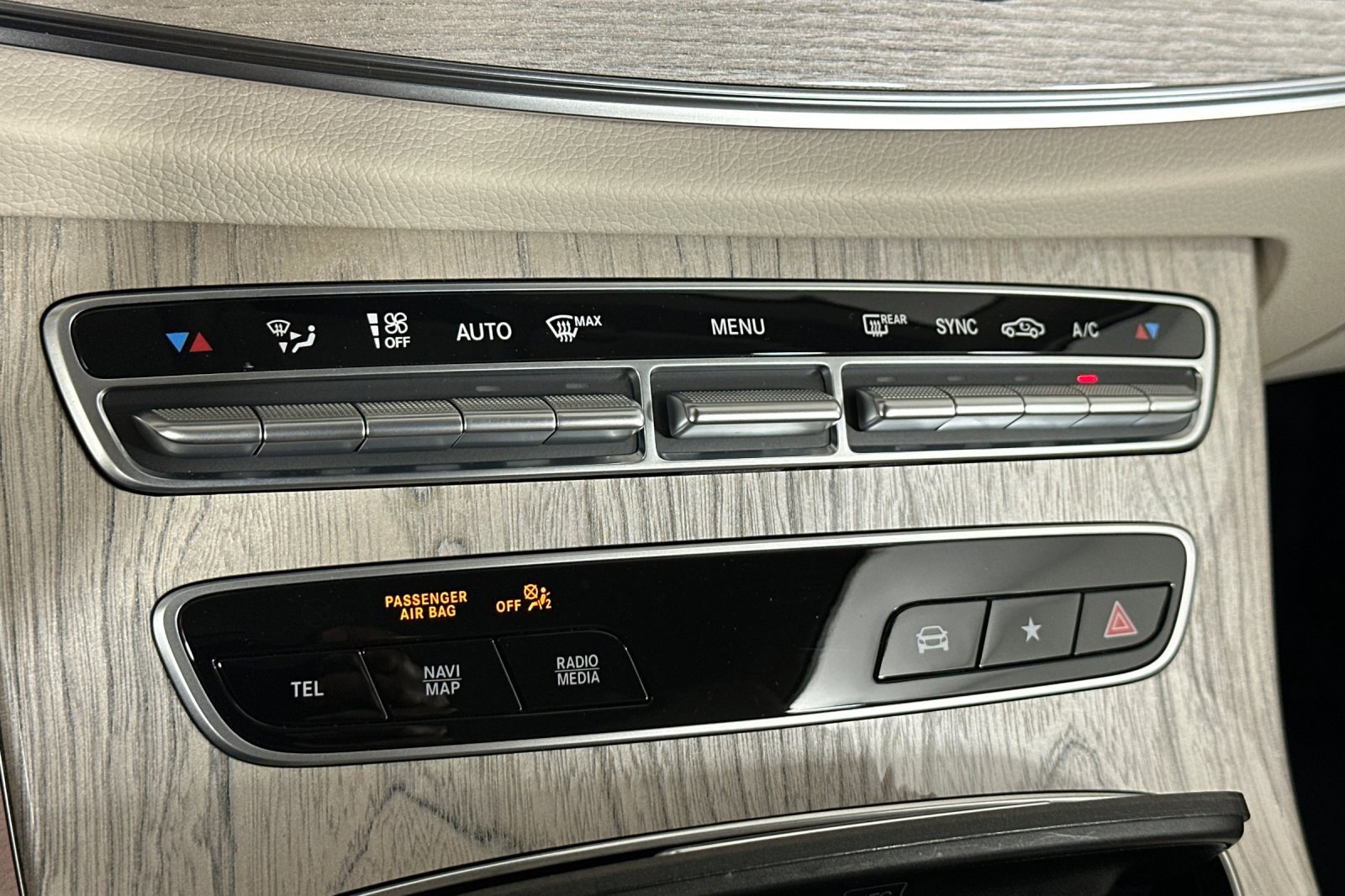 Used 2023 Mercedes-Benz E 450 4MATIC Cabriolet image 18