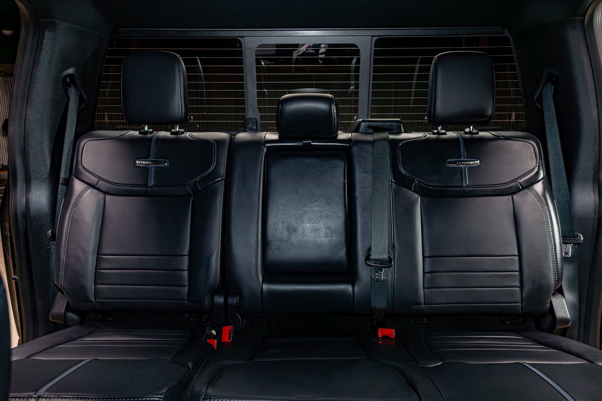 Used 2025 Ford F450 Platinum w/ FX4 Off-Road Package image 26