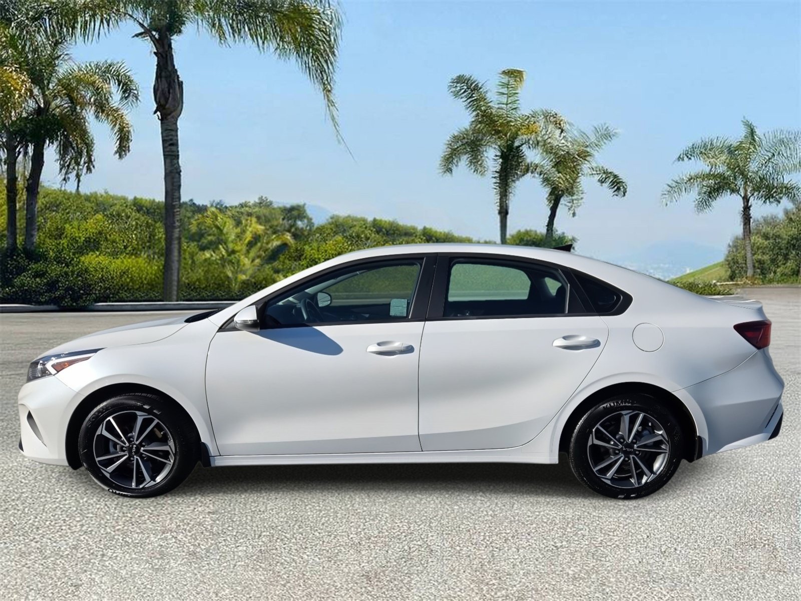 Used 2024 Kia Forte LXS w/ LXS Technology Package FWD image 2