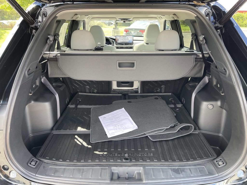 New 2025 Mitsubishi Outlander SEL image 12