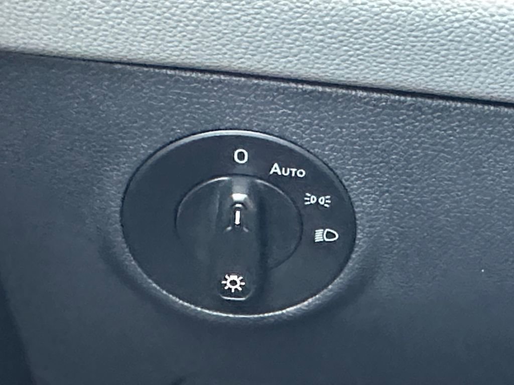 Used 2024 Volkswagen Taos SE image 19