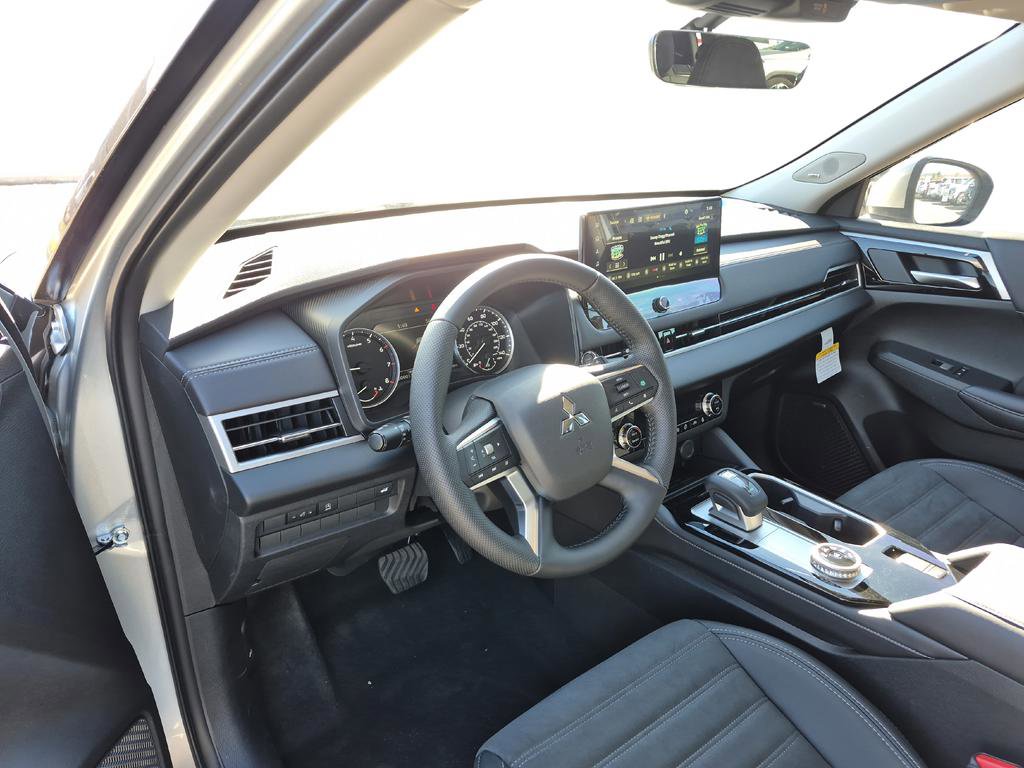 New 2026 Mitsubishi Outlander SE image 15