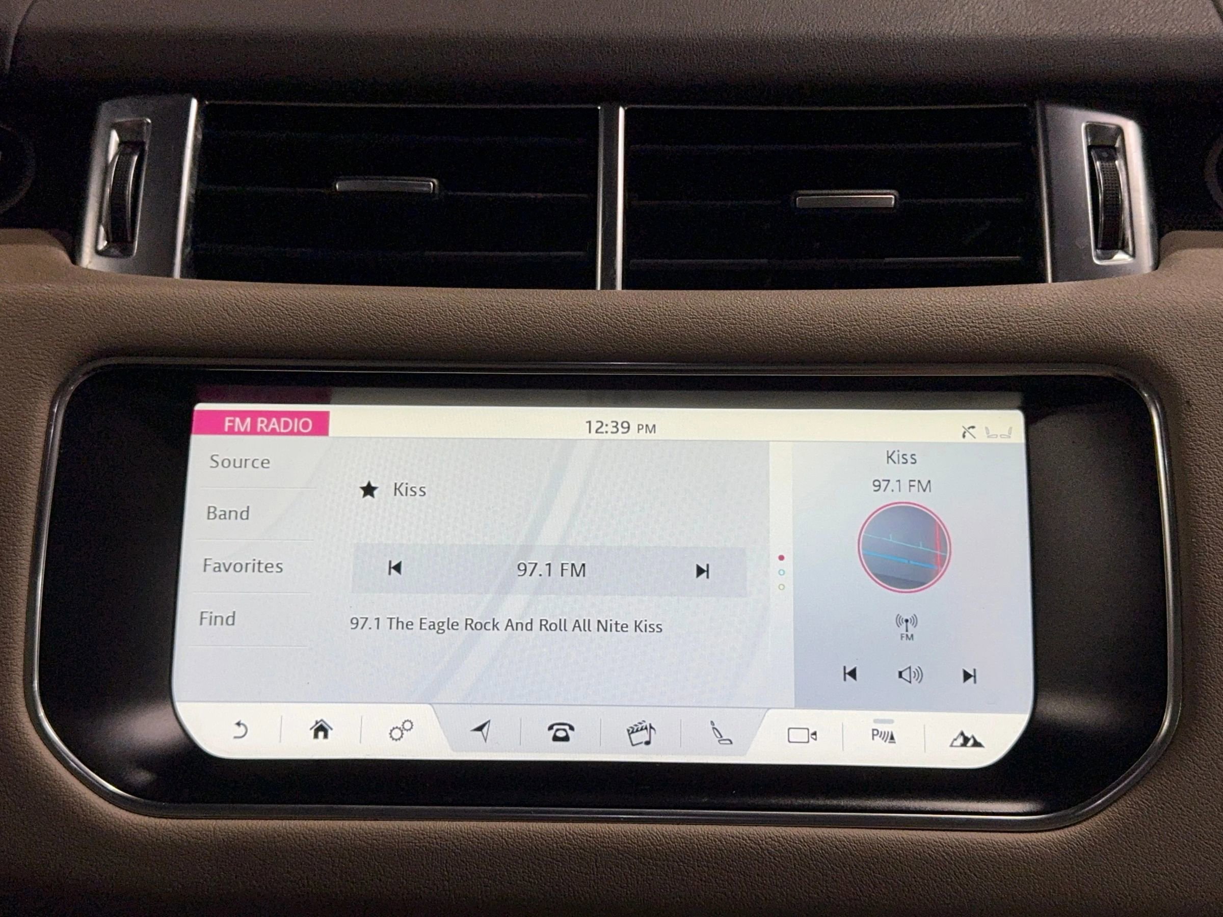 Used 2017 Land Rover Range Rover Sport SE image 31