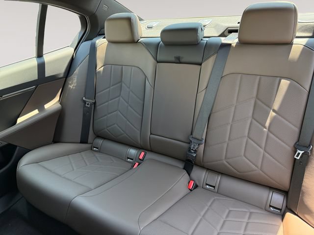 New 2027 BMW 550e xDrive AWD/4WD image 13