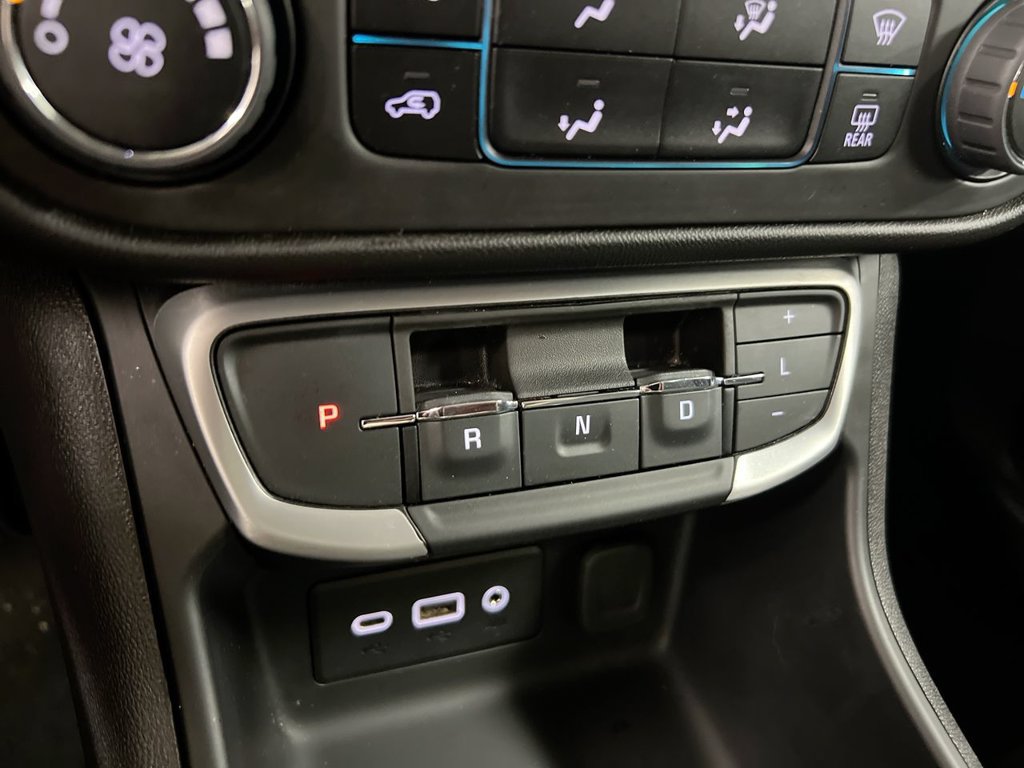 Used 2024 GMC Terrain SLE AWD/4WD image 17