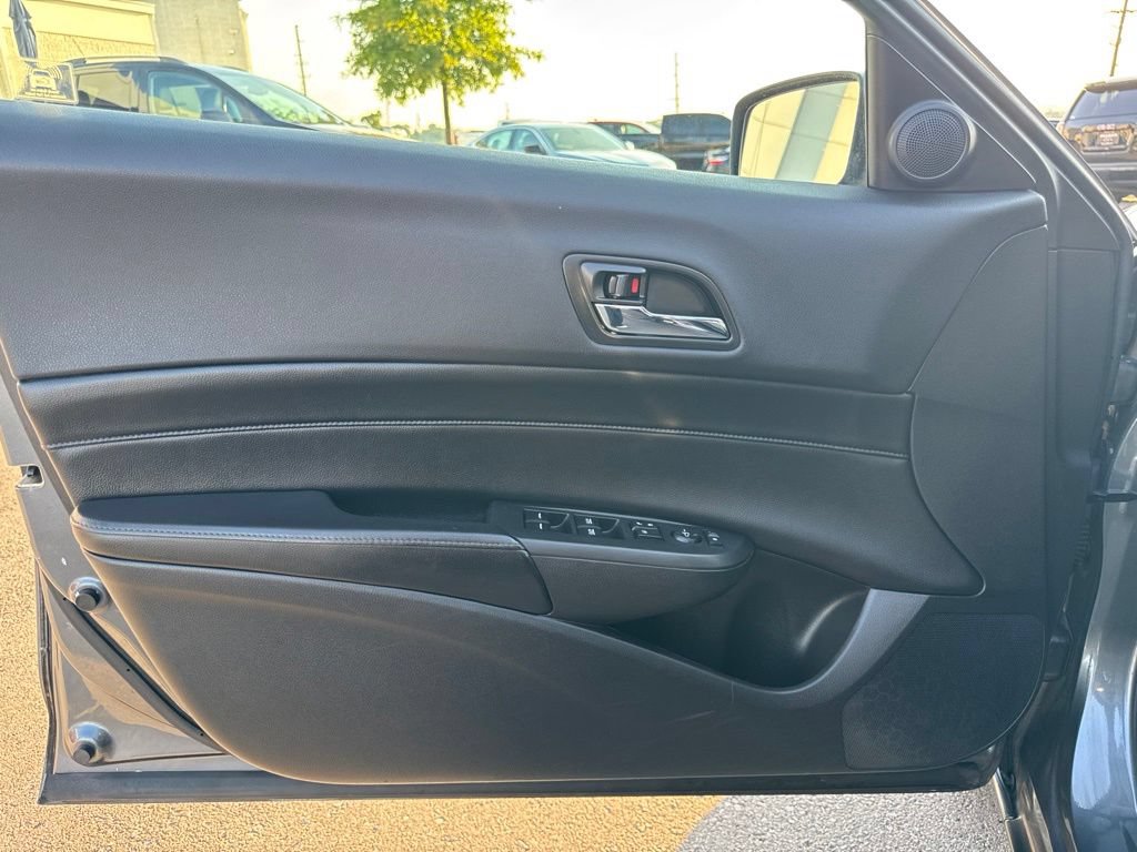 Used 2013 Acura ILX w/ Technology Package FWD image 10
