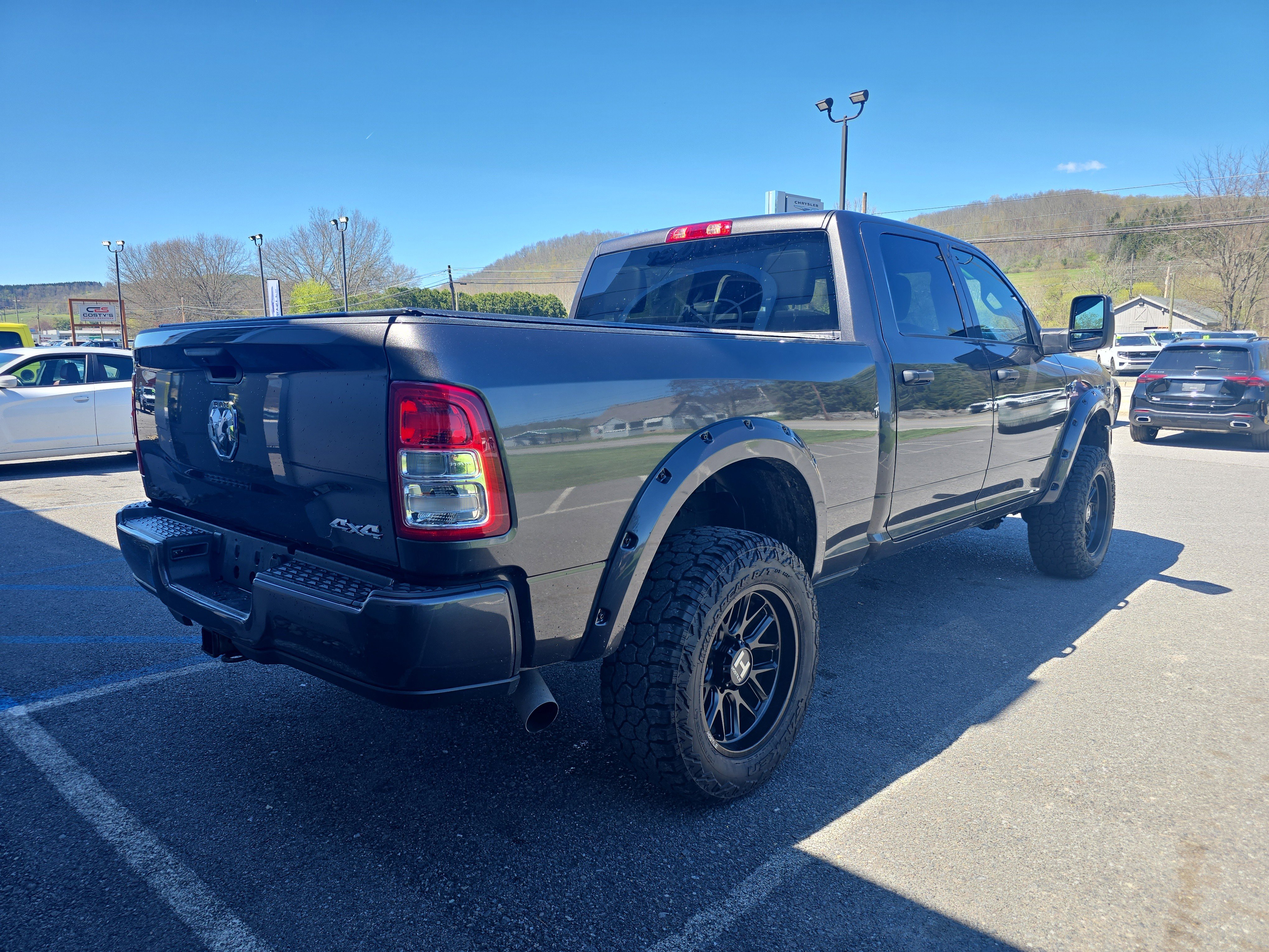 Used 2024 RAM 3500 Tradesman w/ Chrome Appearance Group AWD/4WD video 3