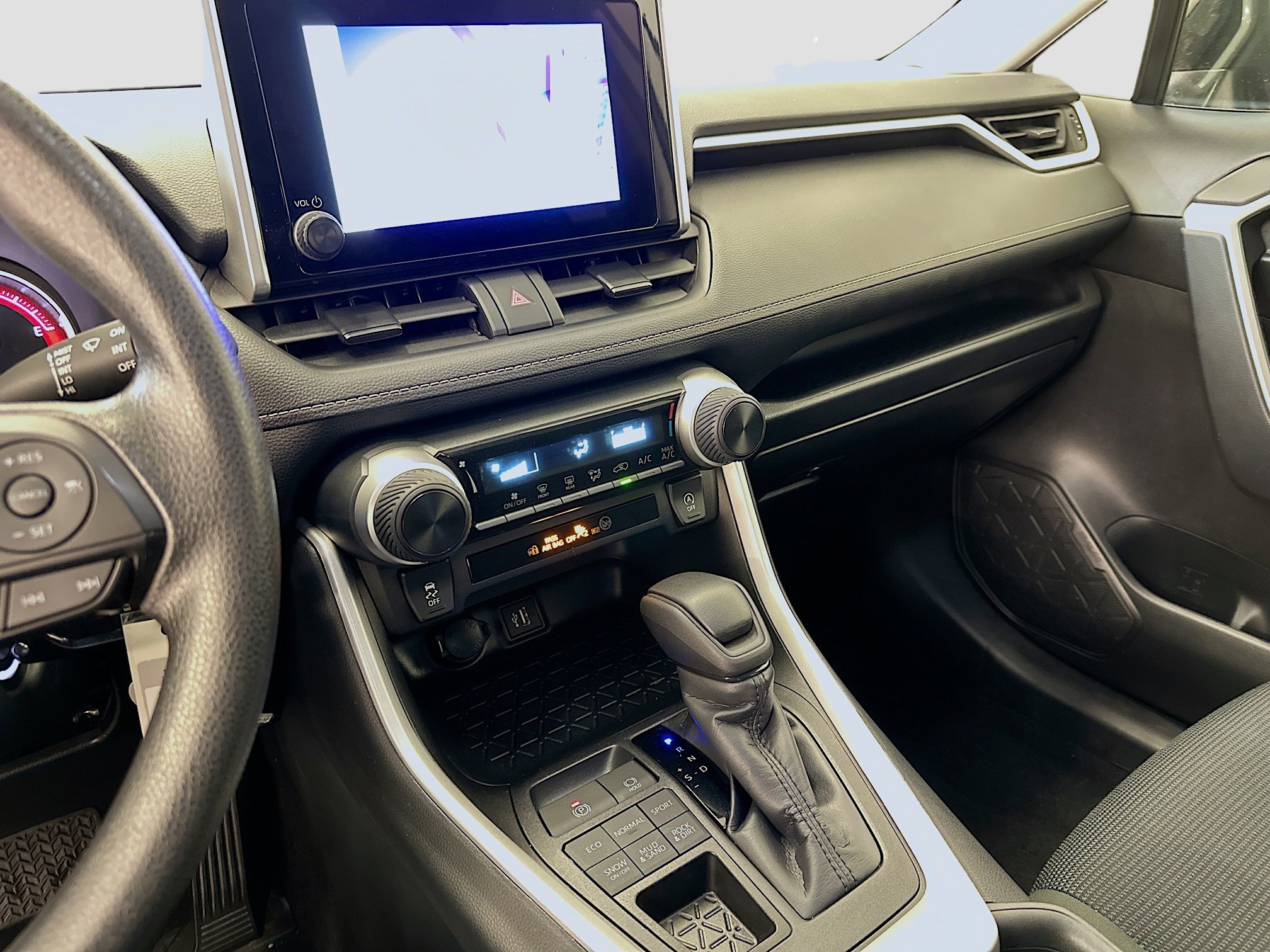 Used 2025 Toyota RAV4 LE image 26