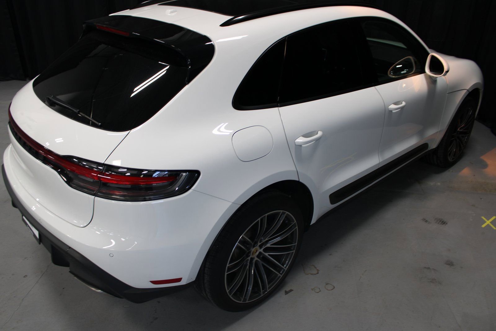 Certified 2025 Porsche Macan image 13