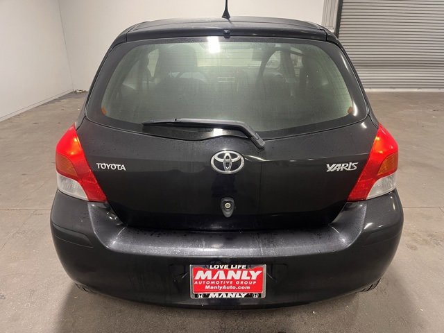 Used 2010 Toyota Yaris 2-Door Hatchback image 4