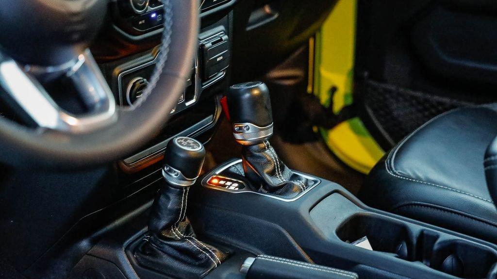 Used 2023 Jeep Wrangler Unlimited Sahara AWD/4WD image 24