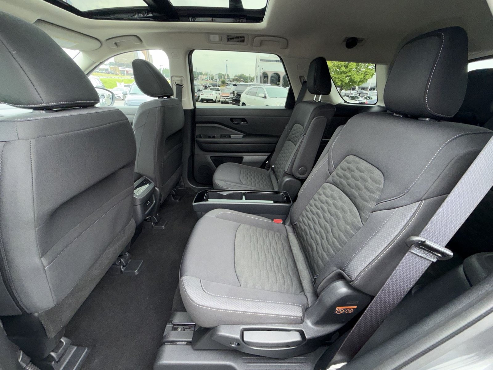 Used 2025 Nissan Pathfinder SV w/ SV Premium Package AWD/4WD image 24
