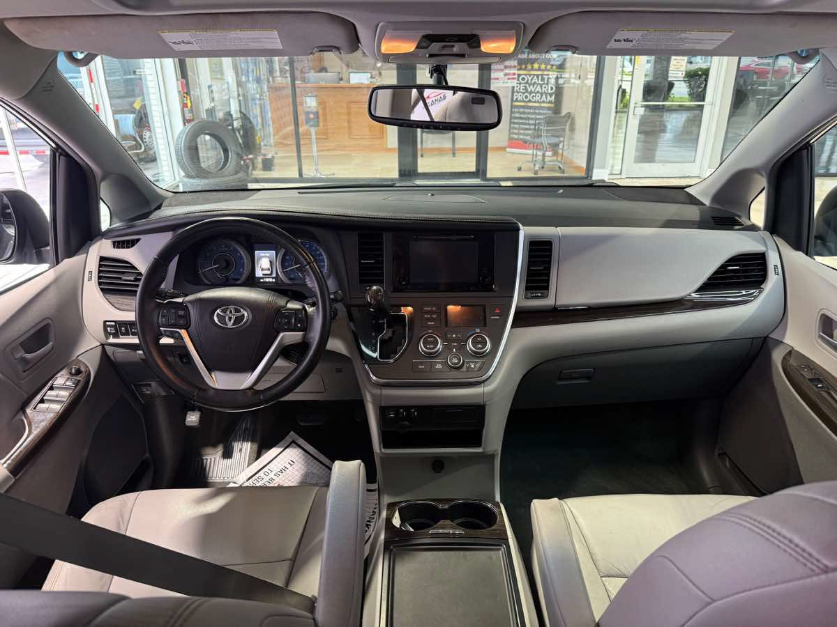 Used 2017 Toyota Sienna XLE w/ XLE Navigation Package AWD/4WD image 26