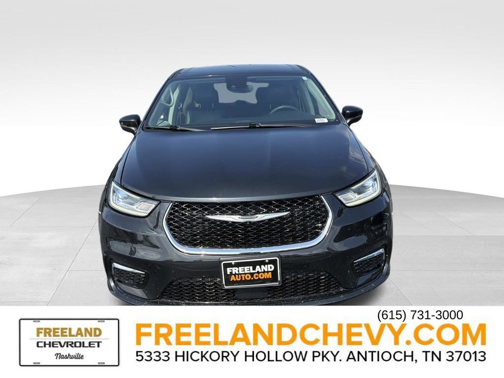 Used 2023 Chrysler Pacifica Touring-L FWD image 9
