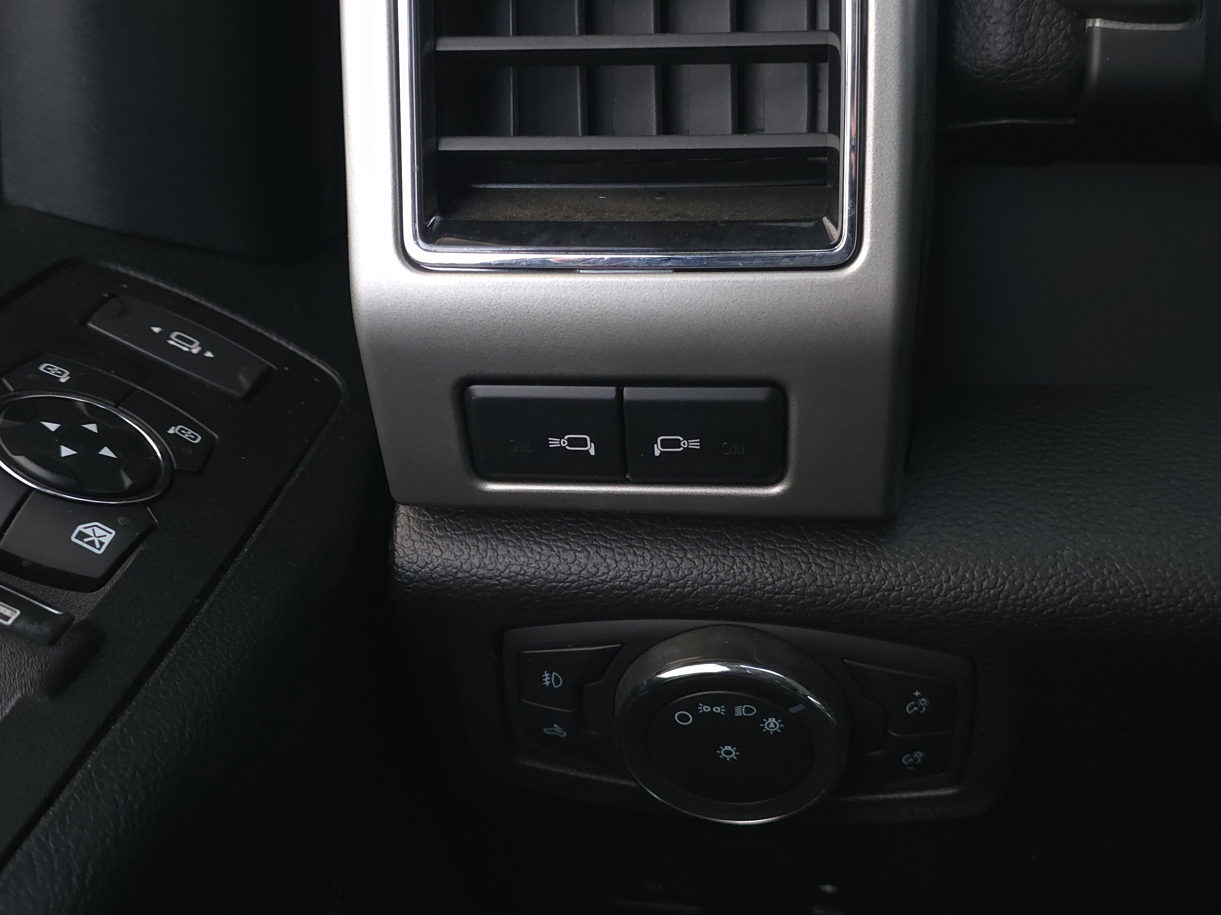 Used 2021 Ford F250 Lariat w/ Tremor Off-Road Package image 28