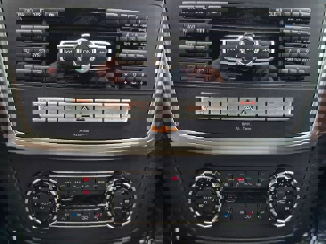 Used 2013 Mercedes-Benz GL 450 4MATIC image 30