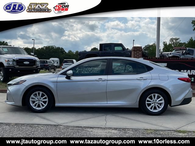 Used 2025 Toyota Camry LE FWD image 4