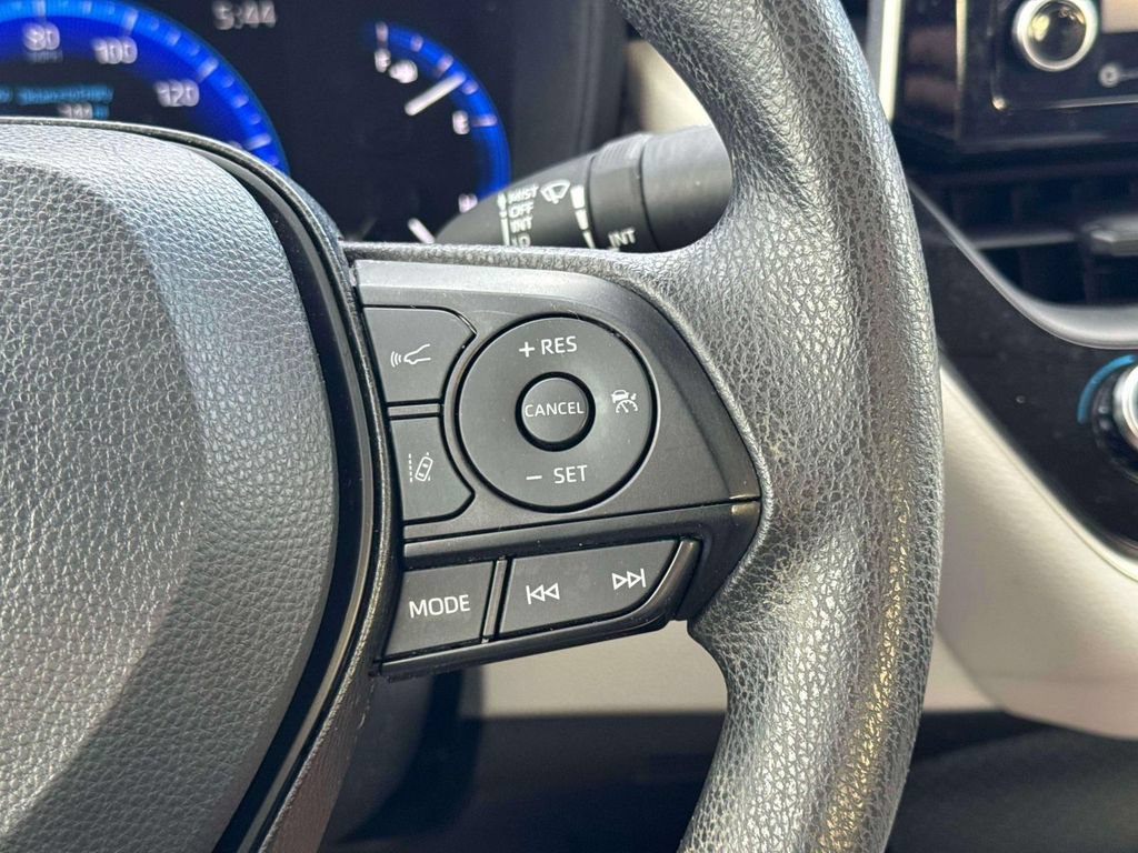 Used 2021 Toyota Corolla LE FWD image 25