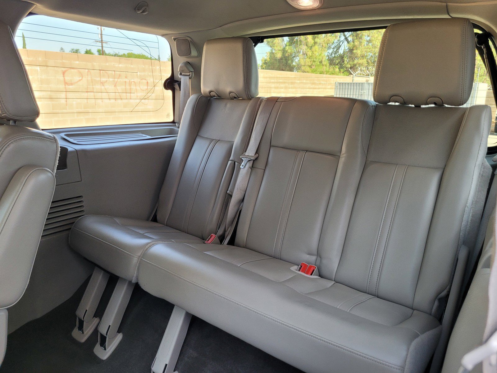 Used 2016 Lincoln Navigator Select RWD image 13