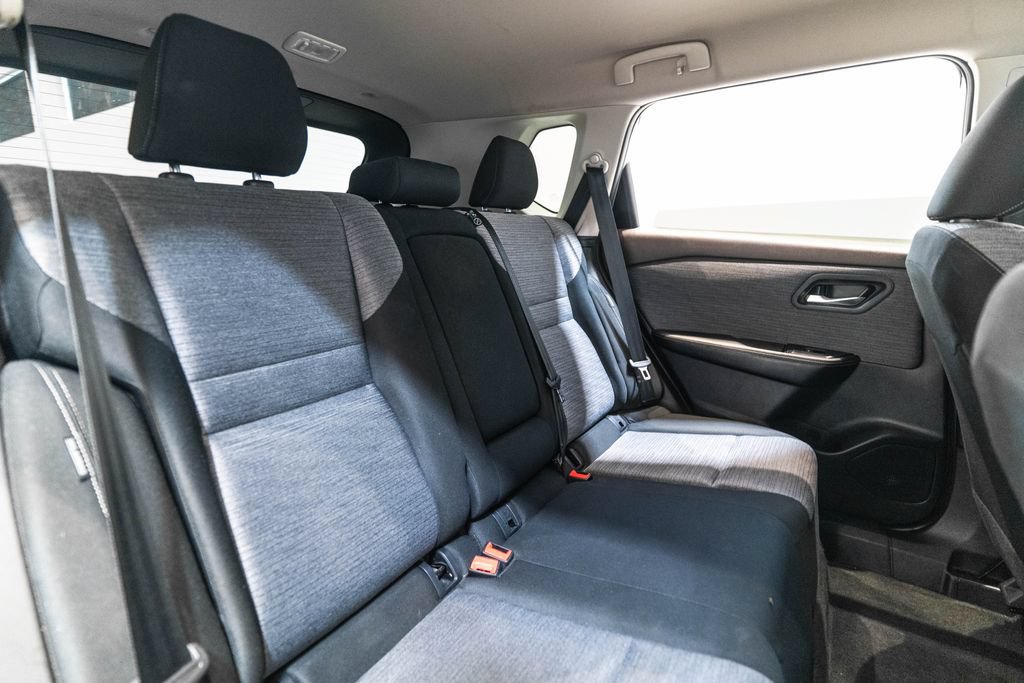 Used 2023 Nissan Rogue SV AWD/4WD image 32